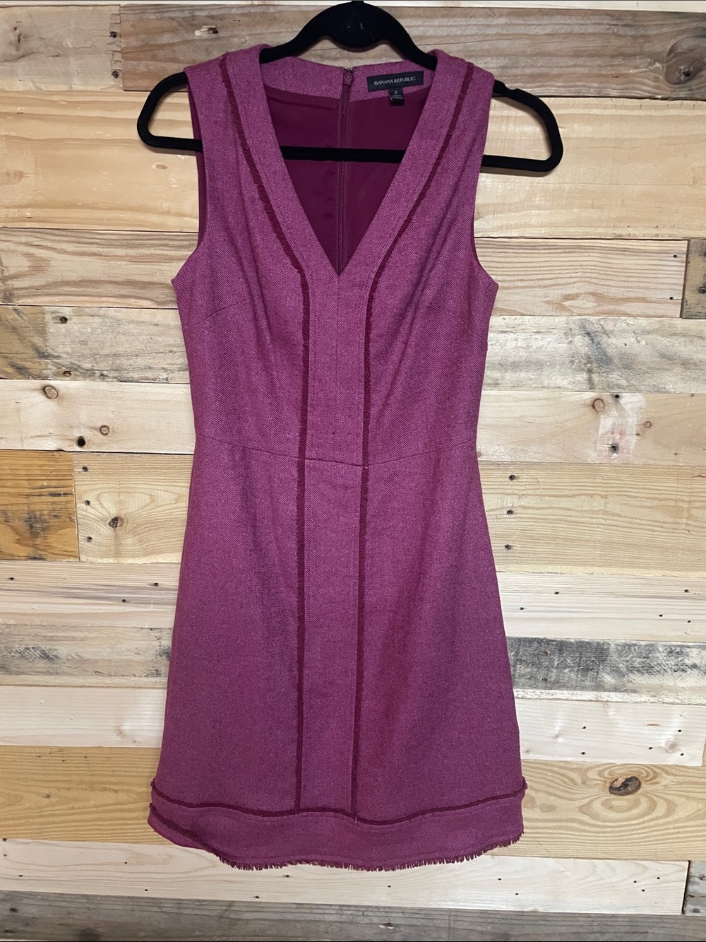 Banana Republic size 2 Cranberry Colored Sleeveless V-neck Sheath Mini Dress